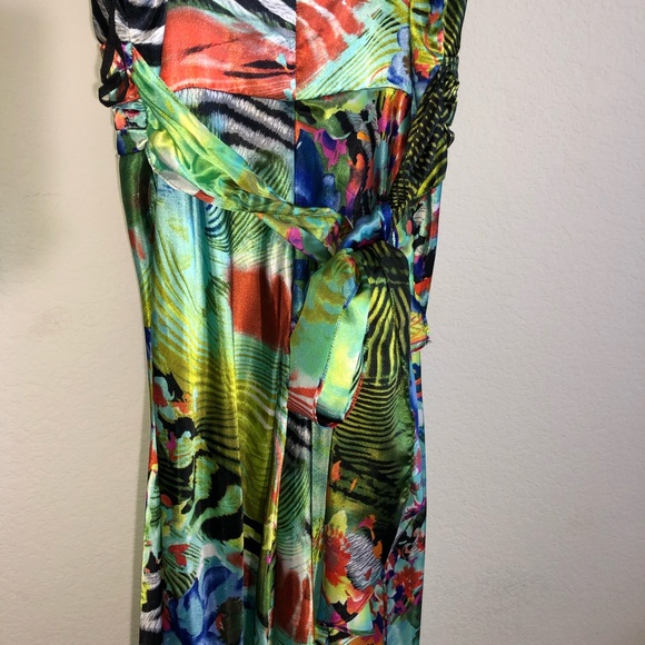Beautiful ONYX Tropical Print Gown - Picture 5 of 9